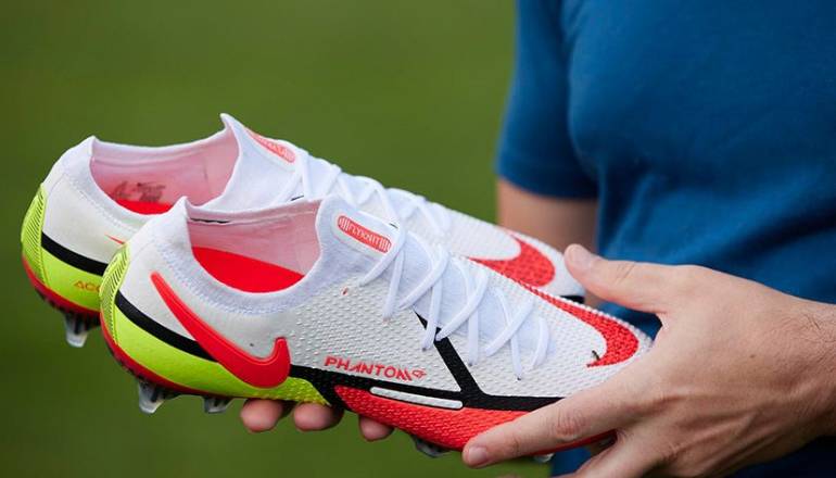 how to make soccer cleats wider